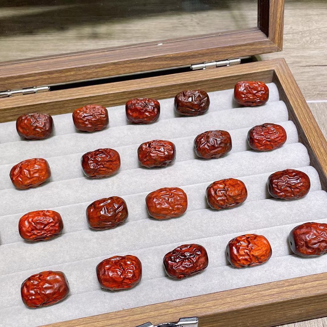 Wooden red jujube bracelets (buy1 get 1 tea free)